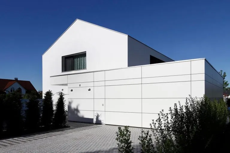 Einfamilienhaus mit Schwimmbad – Ansicht 1