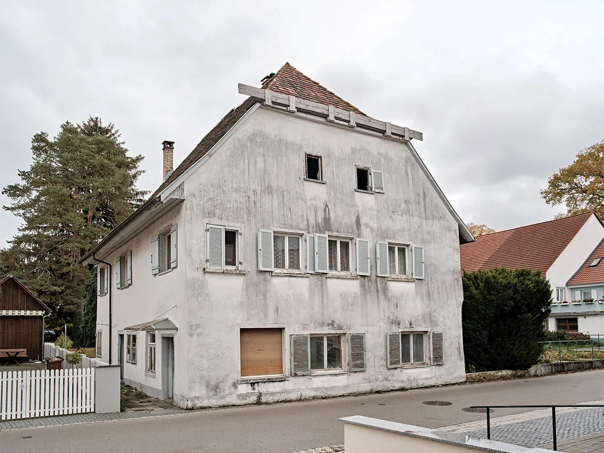 Denkmalsanierung Wohnhaus von 1530 - Strassenfassade vor dem Umbau