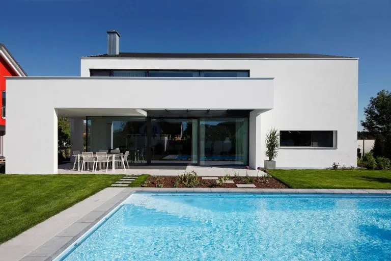Einfamilienhaus mit Schwimmbad – Ansicht 2