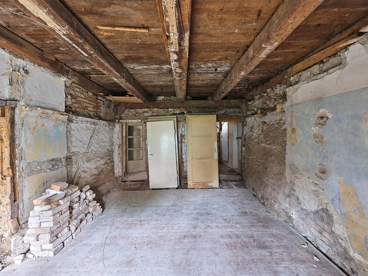 Denkmalsanierung Wohnhaus von 1530 - Ansicht 24, vorher